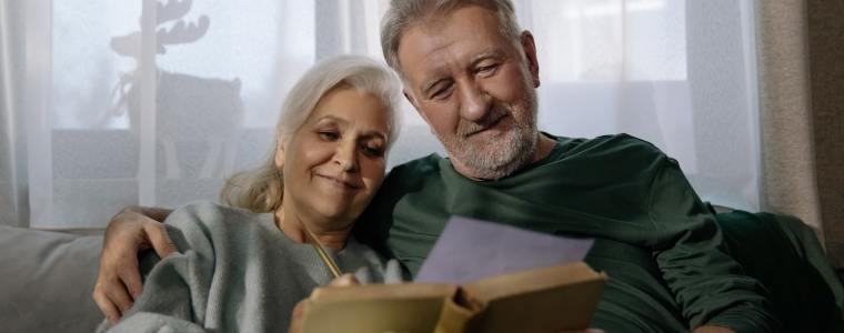 elderly couple reading